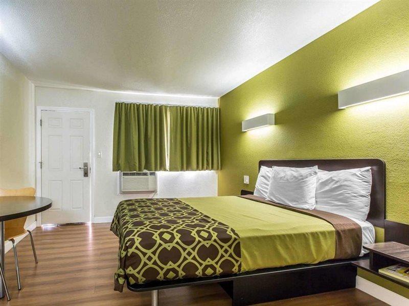 Rodeway Inn Downtown Hanford Extérieur photo