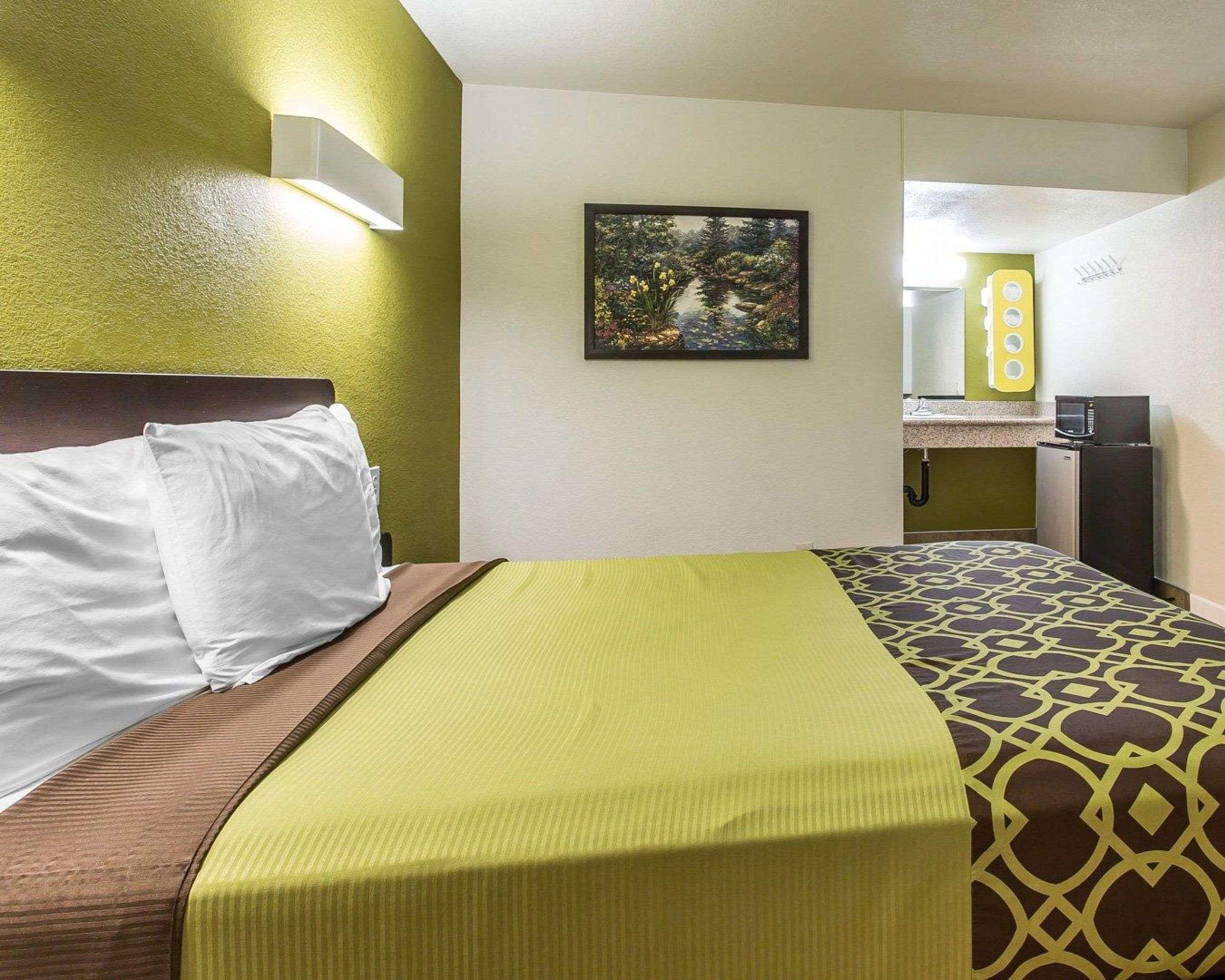 Rodeway Inn Downtown Hanford Extérieur photo